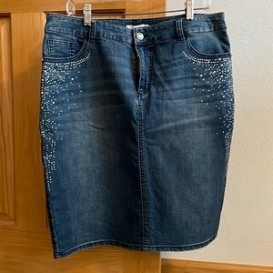 Chico’s denim jean skirt-new no tags. Size 2.5 (14)